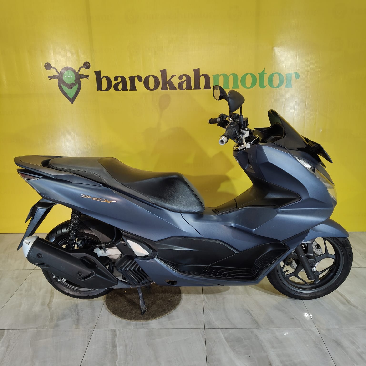NEWPCX160ABS-AA5418G-foto_kanan.jpeg