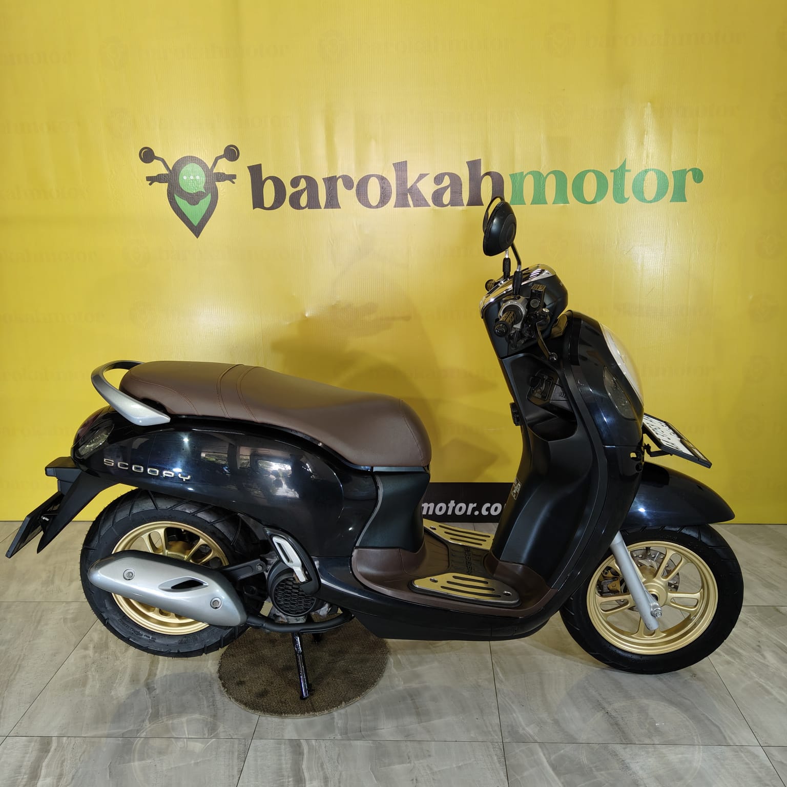 SCOOPYPRESTIGE-AA3758AA-foto_kanan.jpeg
