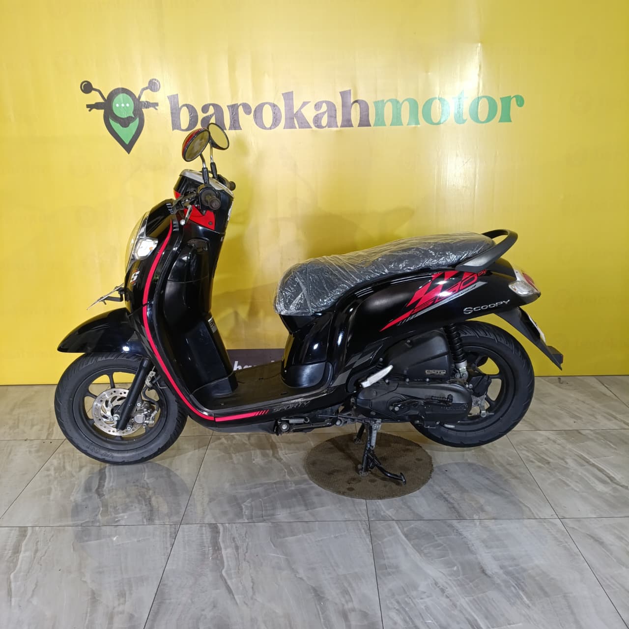 SCOOPYSPORTY-AA4975BB-foto_kiri.jpeg